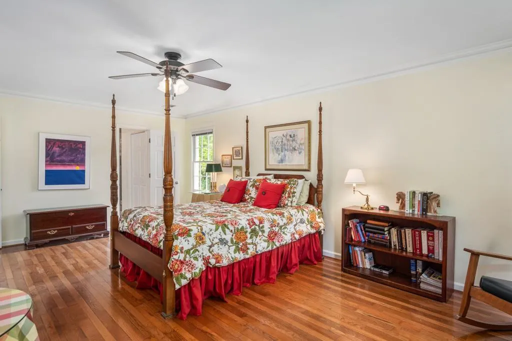 300 Lighthouse Point, Sandy Springs, Georgia 30328, 5 Bedrooms Bedrooms, ,3 BathroomsBathrooms,Residential,Sold,300 Lighthouse Point,6879794