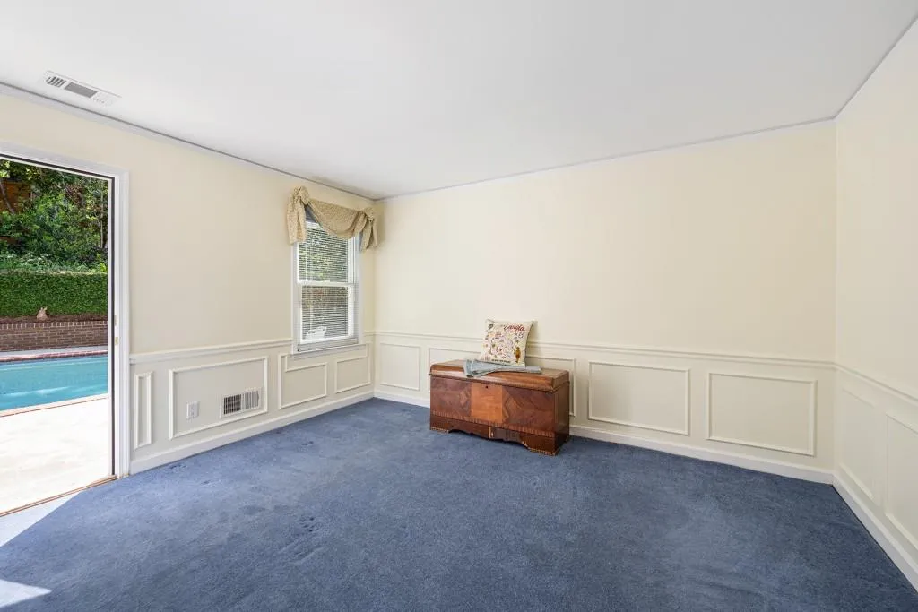 300 Lighthouse Point, Sandy Springs, Georgia 30328, 5 Bedrooms Bedrooms, ,3 BathroomsBathrooms,Residential,Sold,300 Lighthouse Point,6879794