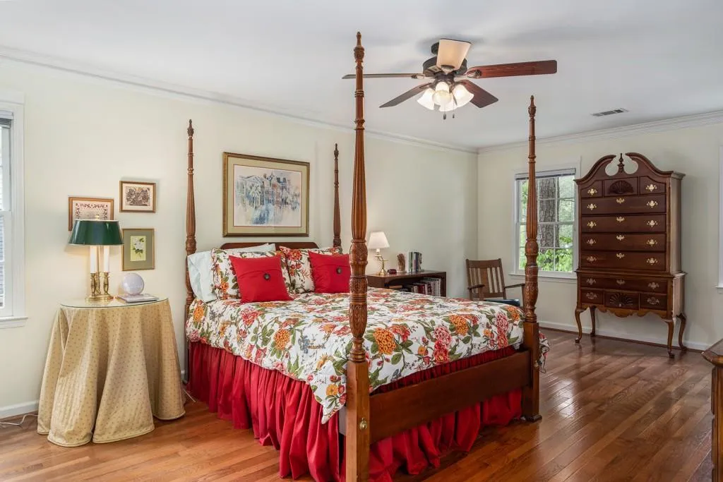 300 Lighthouse Point, Sandy Springs, Georgia 30328, 5 Bedrooms Bedrooms, ,3 BathroomsBathrooms,Residential,Sold,300 Lighthouse Point,6879794