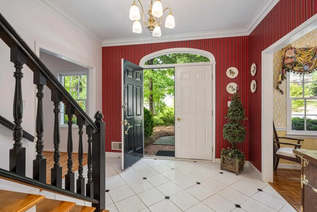 300 Lighthouse Point, Sandy Springs, Georgia 30328, 5 Bedrooms Bedrooms, ,3 BathroomsBathrooms,Residential,Sold,300 Lighthouse Point,6879794