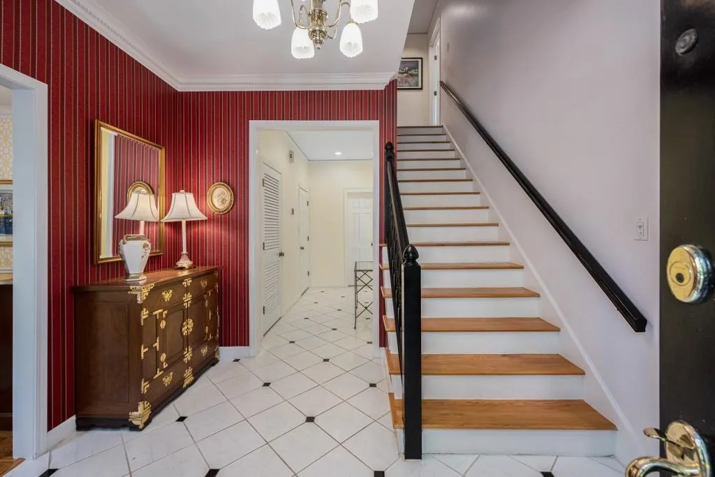 300 Lighthouse Point, Sandy Springs, Georgia 30328, 5 Bedrooms Bedrooms, ,3 BathroomsBathrooms,Residential,Sold,300 Lighthouse Point,6879794