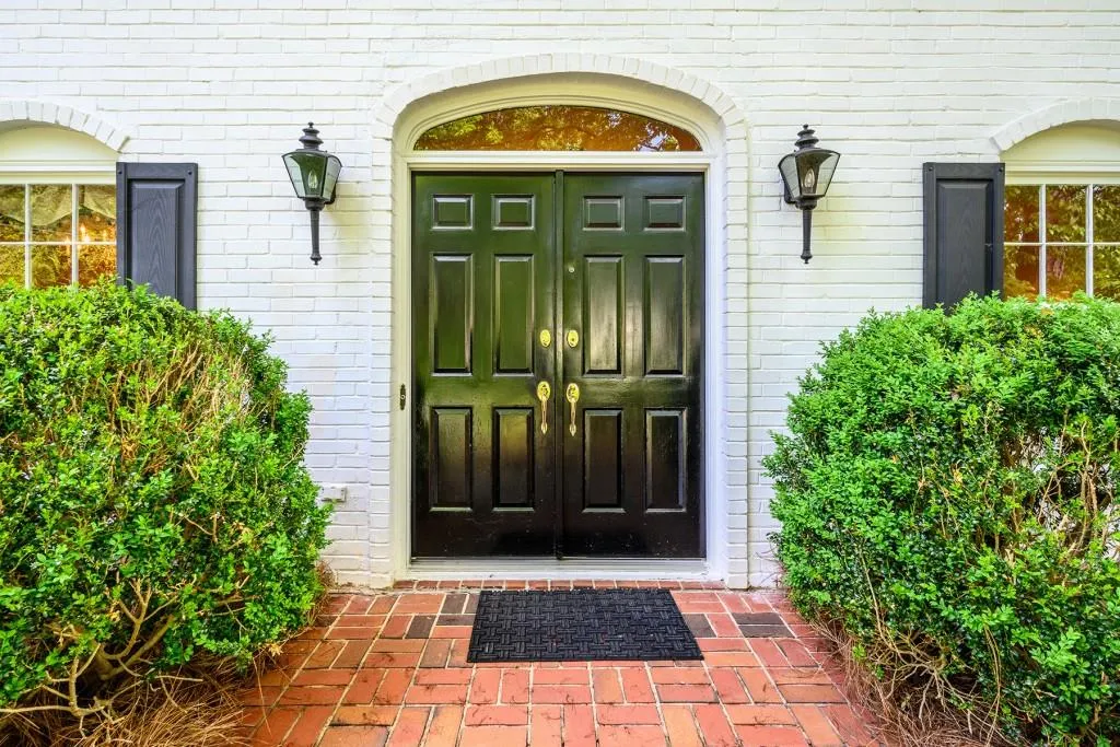 300 Lighthouse Point, Sandy Springs, Georgia 30328, 5 Bedrooms Bedrooms, ,3 BathroomsBathrooms,Residential,Sold,300 Lighthouse Point,6879794