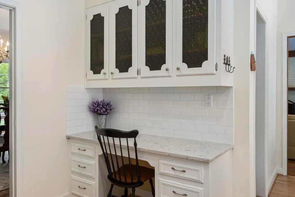 300 Lighthouse Point, Sandy Springs, Georgia 30328, 5 Bedrooms Bedrooms, ,3 BathroomsBathrooms,Residential,Sold,300 Lighthouse Point,6879794