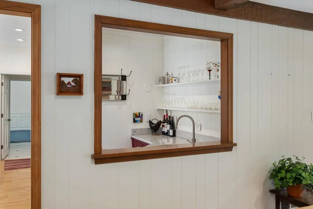 300 Lighthouse Point, Sandy Springs, Georgia 30328, 5 Bedrooms Bedrooms, ,3 BathroomsBathrooms,Residential,Sold,300 Lighthouse Point,6879794