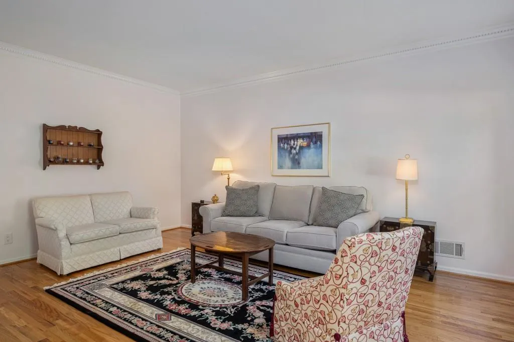 300 Lighthouse Point, Sandy Springs, Georgia 30328, 5 Bedrooms Bedrooms, ,3 BathroomsBathrooms,Residential,Sold,300 Lighthouse Point,6879794