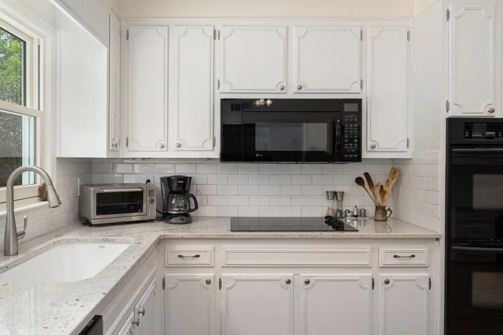 300 Lighthouse Point, Sandy Springs, Georgia 30328, 5 Bedrooms Bedrooms, ,3 BathroomsBathrooms,Residential,Sold,300 Lighthouse Point,6879794