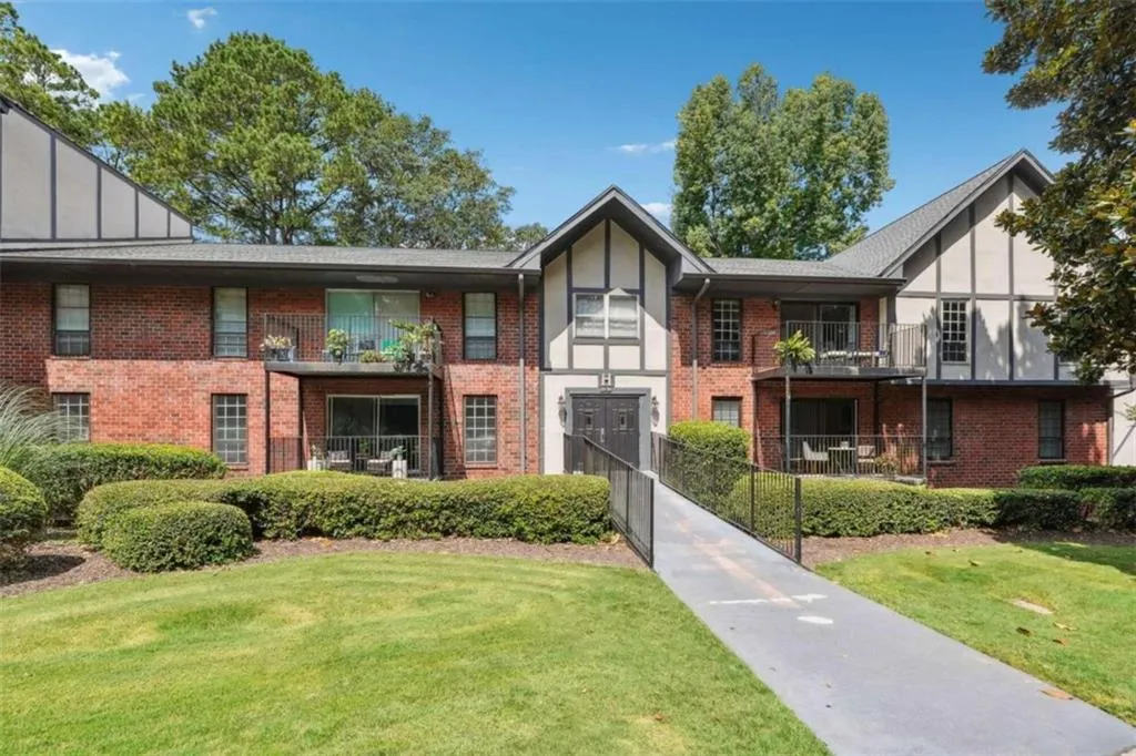 6851 Roswell Rd Road Unit H26, Sandy Springs, Georgia 30328, 2 Bedrooms Bedrooms, ,2 BathroomsBathrooms,Residential,Sold,6851 Roswell Rd Road Unit H26,7258601