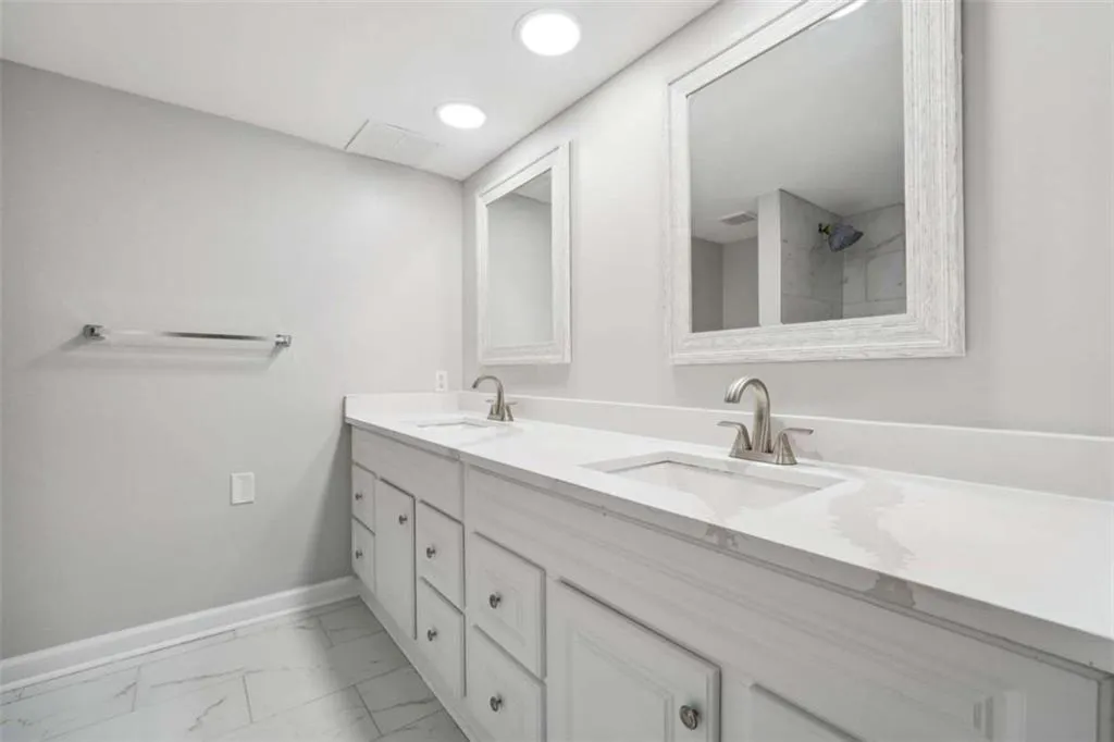 6851 Roswell Rd Road Unit H26, Sandy Springs, Georgia 30328, 2 Bedrooms Bedrooms, ,2 BathroomsBathrooms,Residential,Sold,6851 Roswell Rd Road Unit H26,7258601