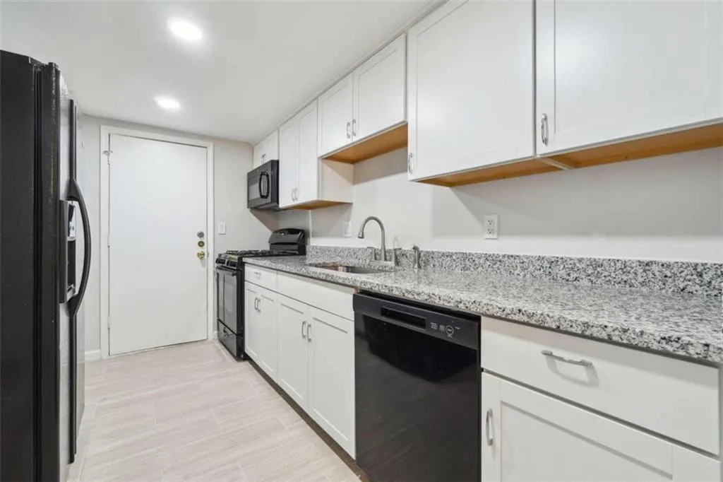 6851 Roswell Rd Road Unit H26, Sandy Springs, Georgia 30328, 2 Bedrooms Bedrooms, ,2 BathroomsBathrooms,Residential,Sold,6851 Roswell Rd Road Unit H26,7258601