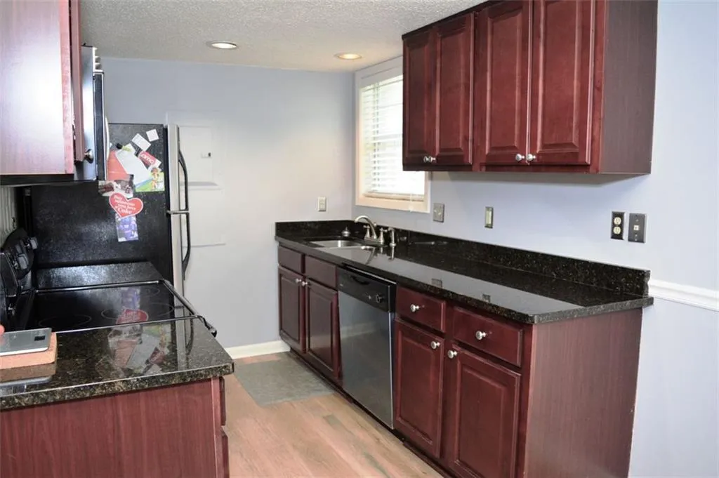 6900 Roswell Road Unit F11, Atlanta, Georgia 30328, 2 Bedrooms Bedrooms, ,2 BathroomsBathrooms,Residential,Sold,6900 Roswell Road Unit F11,6918224