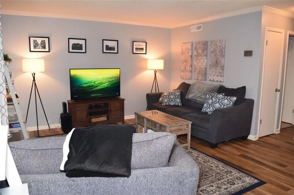 6900 Roswell Road Unit F11, Atlanta, Georgia 30328, 2 Bedrooms Bedrooms, ,2 BathroomsBathrooms,Residential,Sold,6900 Roswell Road Unit F11,6918224