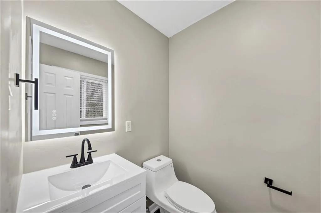847 Magna Carta Drive Nw, Atlanta, Georgia 30318, ,Residential Income,For Sale,847 Magna Carta Drive Nw,7628581