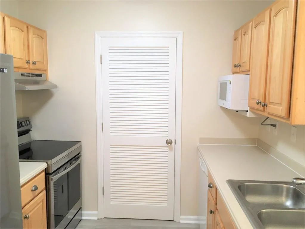 622 Granville Court Unit 622, Sandy Springs, Georgia 30328, 1 Bedroom Bedrooms, ,1 BathroomBathrooms,Residential,Sold,622 Granville Court Unit 622,6994329
