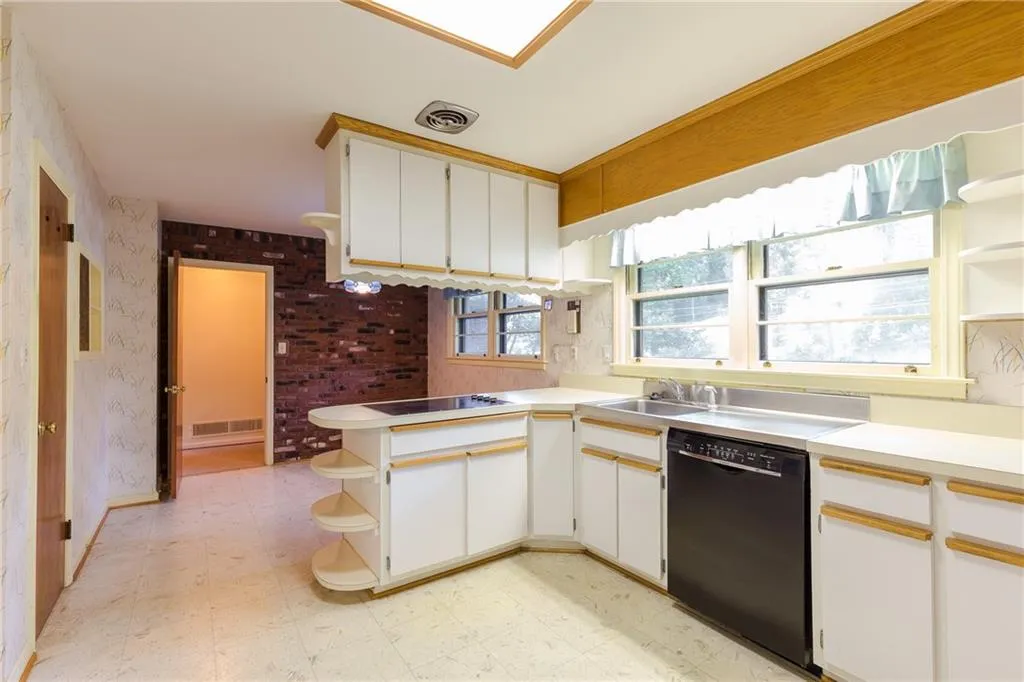 268 Underwood Drive, Atlanta, Georgia 30328, 4 Bedrooms Bedrooms, ,2 BathroomsBathrooms,Residential,Sold,268 Underwood Drive,5879245