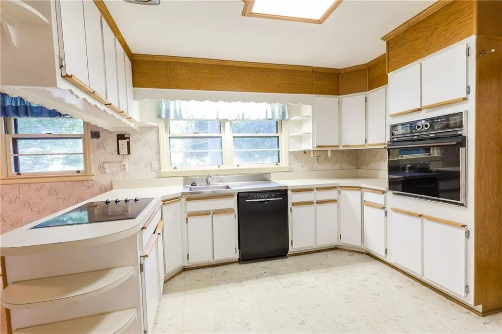 268 Underwood Drive, Atlanta, Georgia 30328, 4 Bedrooms Bedrooms, ,2 BathroomsBathrooms,Residential,Sold,268 Underwood Drive,5879245