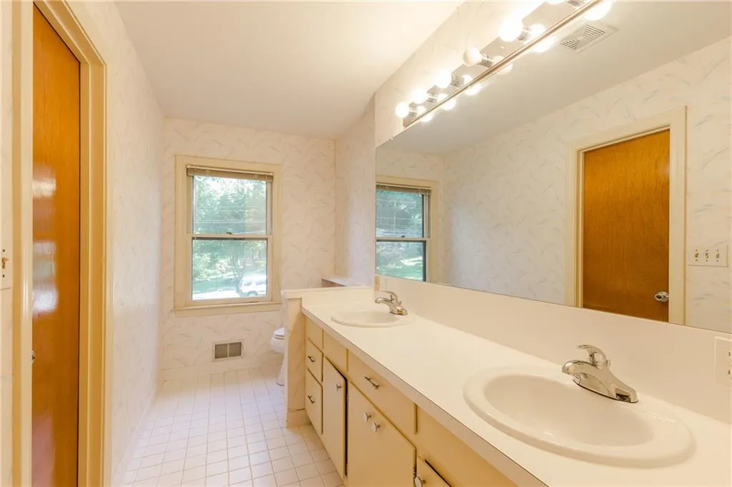 268 Underwood Drive, Atlanta, Georgia 30328, 4 Bedrooms Bedrooms, ,2 BathroomsBathrooms,Residential,Sold,268 Underwood Drive,5879245