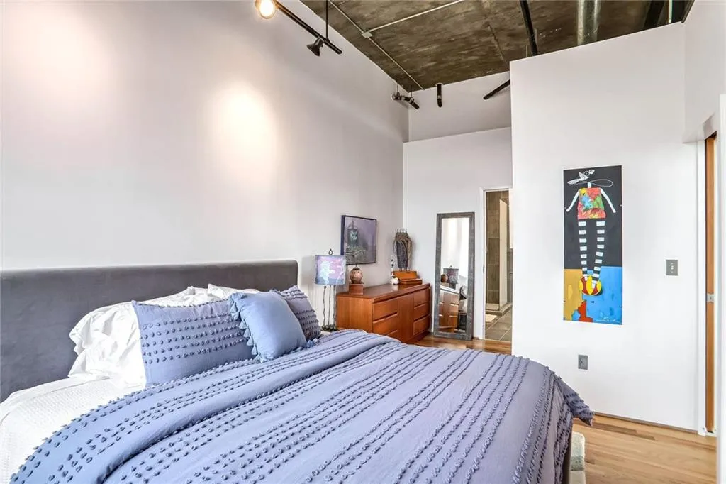 3235 Roswell Road Ne Unit 919, Atlanta, Georgia 30305, 2 Bedrooms Bedrooms, ,2 BathroomsBathrooms,Residential,For Sale,3235 Roswell Road Ne Unit 919,7522706