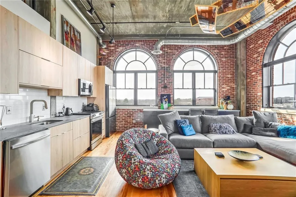 Check out those soaring ceilings!
