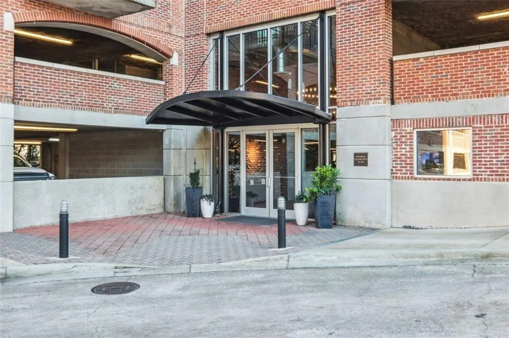 3235 Roswell Road Ne Unit 919, Atlanta, Georgia 30305, 2 Bedrooms Bedrooms, ,2 BathroomsBathrooms,Residential,For Sale,3235 Roswell Road Ne Unit 919,7522706