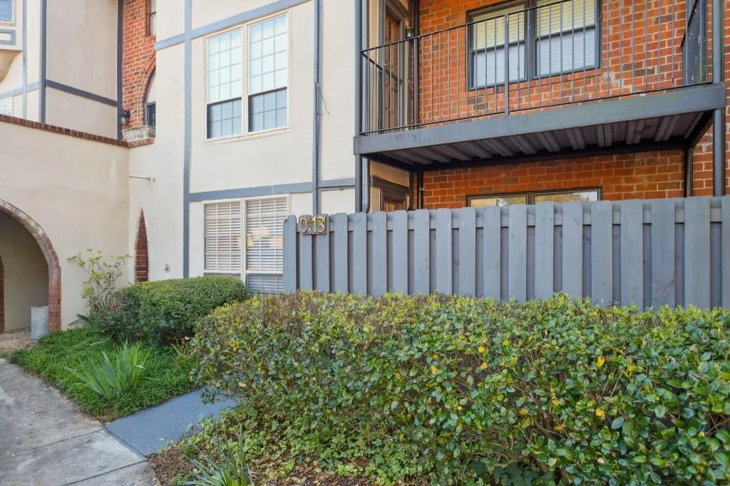 6851 Roswell Road Unit O-13, Atlanta, Georgia 30328, 4 Bedrooms Bedrooms, ,2 BathroomsBathrooms,Residential,Sold,6851 Roswell Road Unit O-13,7201291