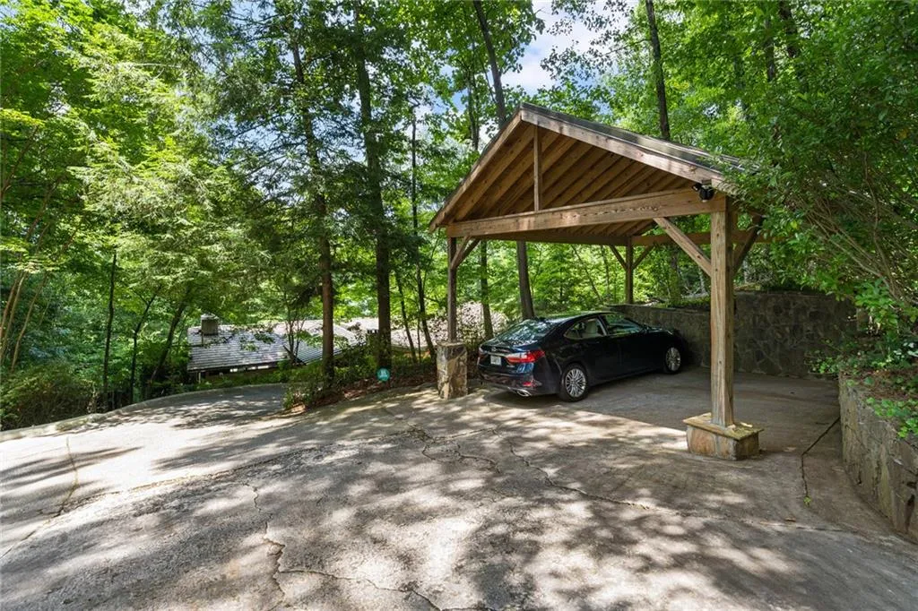 5088 Riverview Road, Sandy Springs, Georgia 30327, 4 Bedrooms Bedrooms, ,4 BathroomsBathrooms,Residential,Sold,5088 Riverview Road,6757124