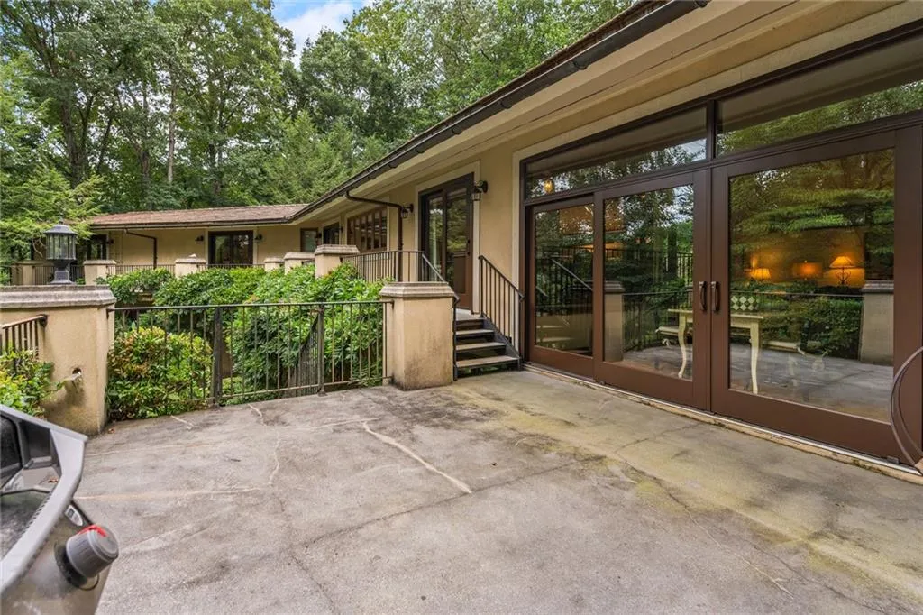 5088 Riverview Road, Sandy Springs, Georgia 30327, 4 Bedrooms Bedrooms, ,4 BathroomsBathrooms,Residential,Sold,5088 Riverview Road,6757124