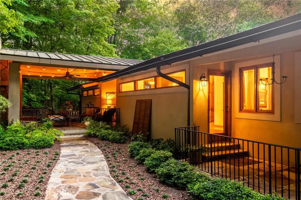 5088 Riverview Road, Sandy Springs, Georgia 30327, 4 Bedrooms Bedrooms, ,4 BathroomsBathrooms,Residential,Sold,5088 Riverview Road,6757124