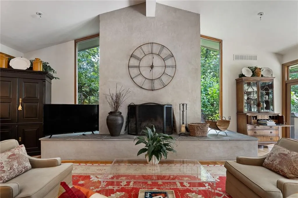 5088 Riverview Road, Sandy Springs, Georgia 30327, 4 Bedrooms Bedrooms, ,4 BathroomsBathrooms,Residential,Sold,5088 Riverview Road,6757124