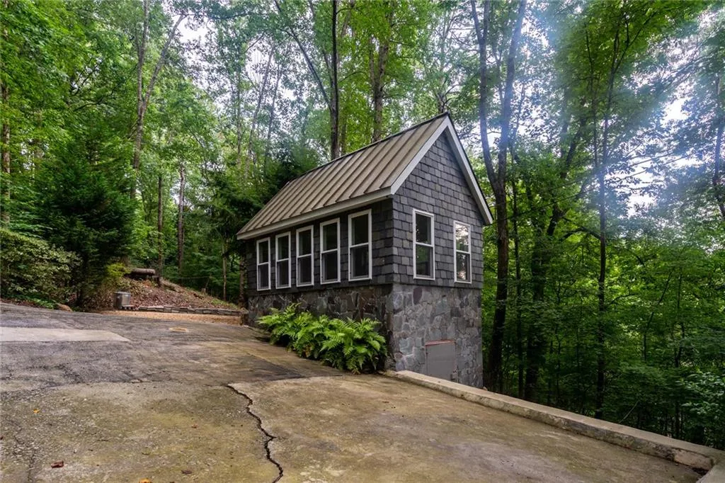 5088 Riverview Road, Sandy Springs, Georgia 30327, 4 Bedrooms Bedrooms, ,4 BathroomsBathrooms,Residential,Sold,5088 Riverview Road,6757124