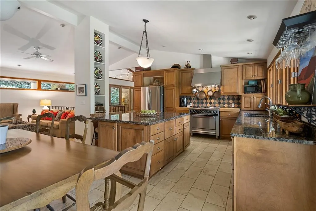 5088 Riverview Road, Sandy Springs, Georgia 30327, 4 Bedrooms Bedrooms, ,4 BathroomsBathrooms,Residential,Sold,5088 Riverview Road,6757124