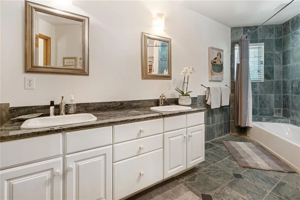 5088 Riverview Road, Sandy Springs, Georgia 30327, 4 Bedrooms Bedrooms, ,4 BathroomsBathrooms,Residential,Sold,5088 Riverview Road,6757124