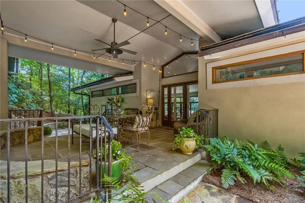 5088 Riverview Road, Sandy Springs, Georgia 30327, 4 Bedrooms Bedrooms, ,4 BathroomsBathrooms,Residential,Sold,5088 Riverview Road,6757124