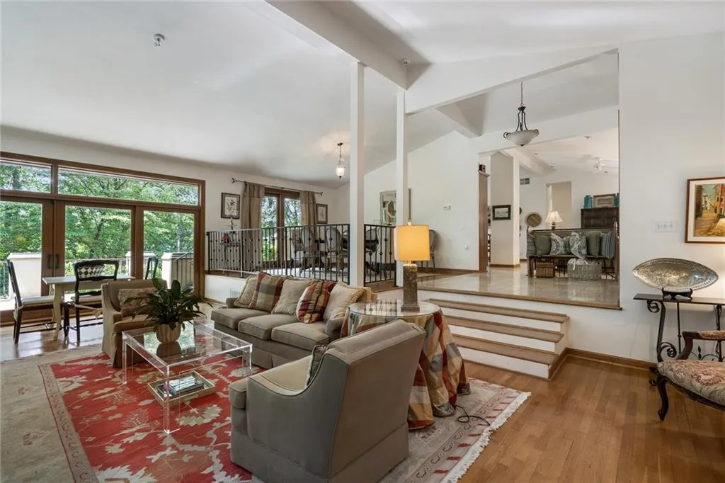5088 Riverview Road, Sandy Springs, Georgia 30327, 4 Bedrooms Bedrooms, ,4 BathroomsBathrooms,Residential,Sold,5088 Riverview Road,6757124