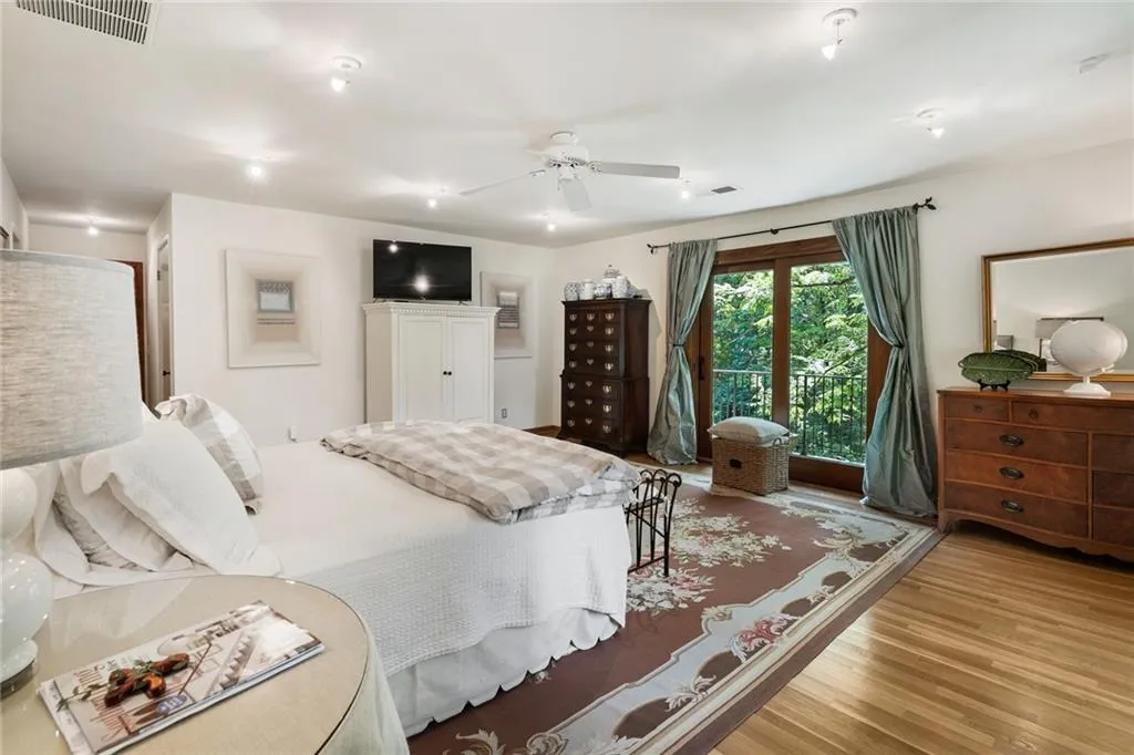 5088 Riverview Road, Sandy Springs, Georgia 30327, 4 Bedrooms Bedrooms, ,4 BathroomsBathrooms,Residential,Sold,5088 Riverview Road,6757124