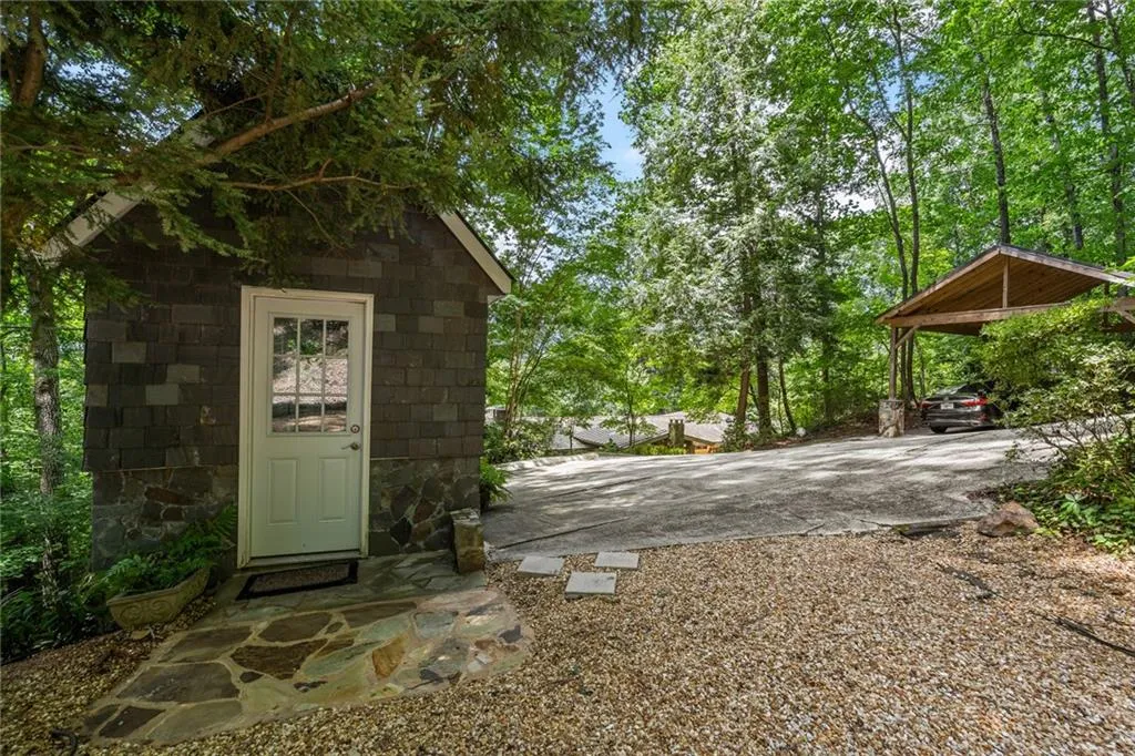 5088 Riverview Road, Sandy Springs, Georgia 30327, 4 Bedrooms Bedrooms, ,4 BathroomsBathrooms,Residential,Sold,5088 Riverview Road,6757124
