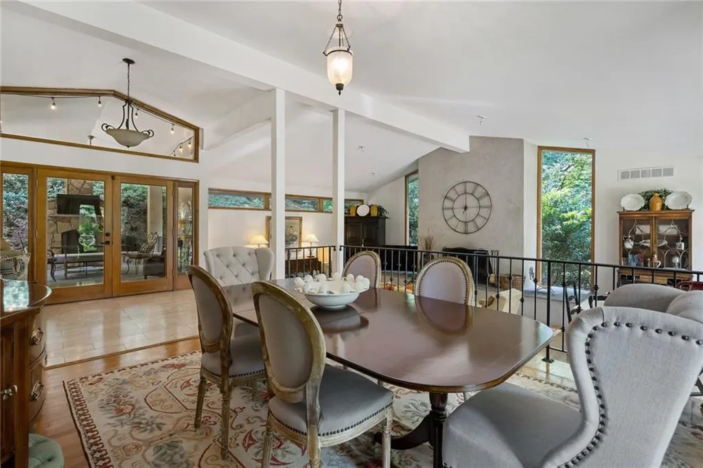 5088 Riverview Road, Sandy Springs, Georgia 30327, 4 Bedrooms Bedrooms, ,4 BathroomsBathrooms,Residential,Sold,5088 Riverview Road,6757124