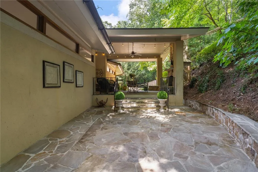 5088 Riverview Road, Sandy Springs, Georgia 30327, 4 Bedrooms Bedrooms, ,4 BathroomsBathrooms,Residential,Sold,5088 Riverview Road,6757124