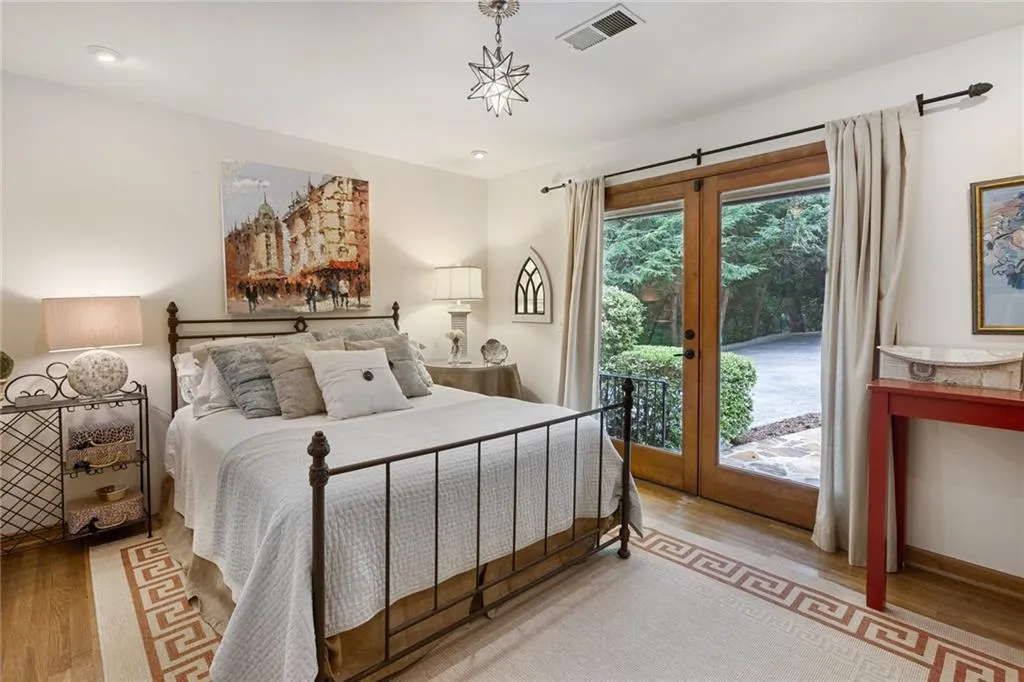 5088 Riverview Road, Sandy Springs, Georgia 30327, 4 Bedrooms Bedrooms, ,4 BathroomsBathrooms,Residential,Sold,5088 Riverview Road,6757124
