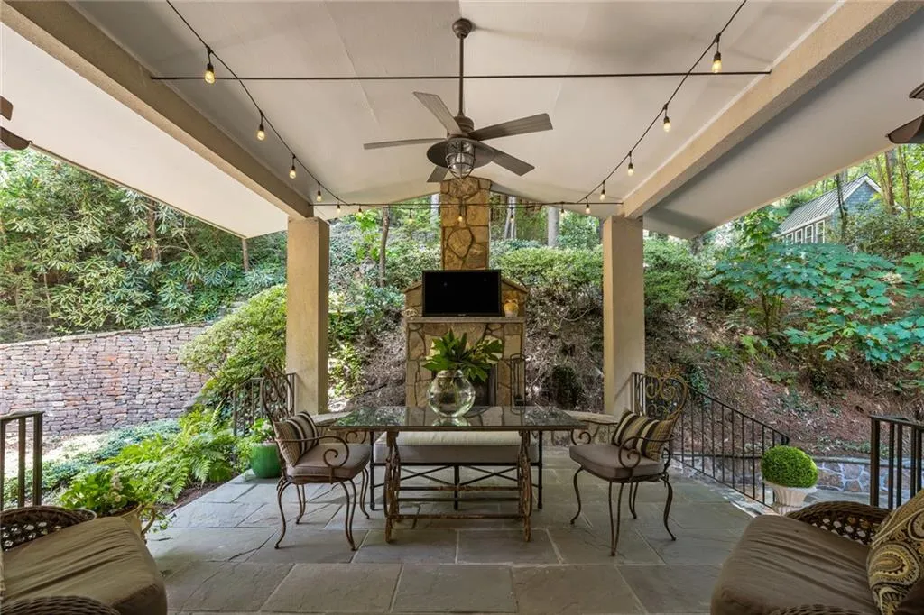 5088 Riverview Road, Sandy Springs, Georgia 30327, 4 Bedrooms Bedrooms, ,4 BathroomsBathrooms,Residential,Sold,5088 Riverview Road,6757124