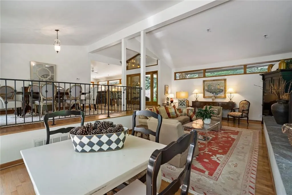 5088 Riverview Road, Sandy Springs, Georgia 30327, 4 Bedrooms Bedrooms, ,4 BathroomsBathrooms,Residential,Sold,5088 Riverview Road,6757124