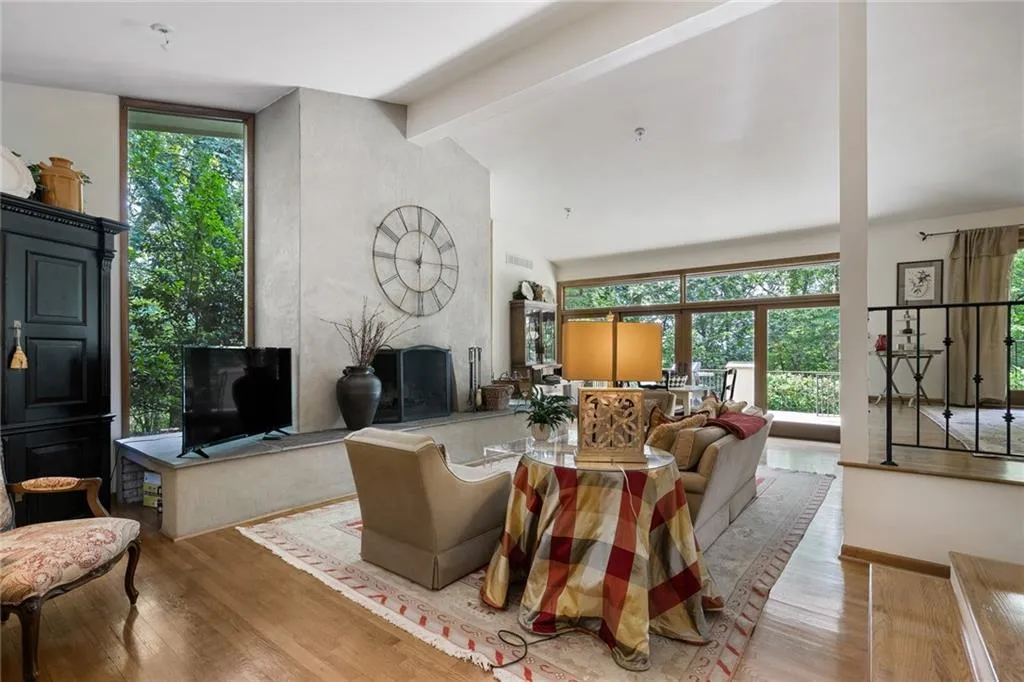 5088 Riverview Road, Sandy Springs, Georgia 30327, 4 Bedrooms Bedrooms, ,4 BathroomsBathrooms,Residential,Sold,5088 Riverview Road,6757124