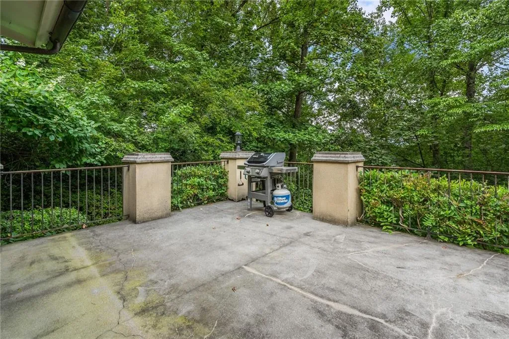 5088 Riverview Road, Sandy Springs, Georgia 30327, 4 Bedrooms Bedrooms, ,4 BathroomsBathrooms,Residential,Sold,5088 Riverview Road,6757124