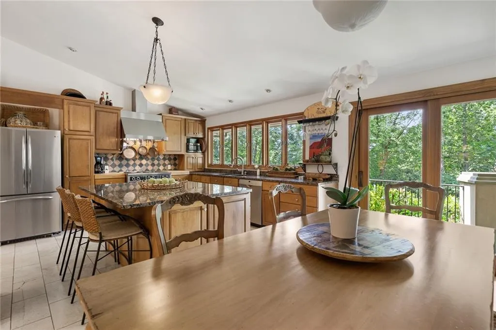 5088 Riverview Road, Sandy Springs, Georgia 30327, 4 Bedrooms Bedrooms, ,4 BathroomsBathrooms,Residential,Sold,5088 Riverview Road,6757124