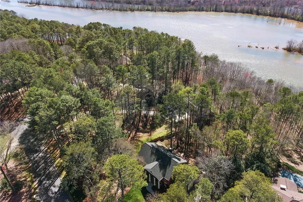 8920 Ridgemont Drive, Sandy Springs, Georgia 30350, 6 Bedrooms Bedrooms, ,4 BathroomsBathrooms,Residential,Sold,8920 Ridgemont Drive,5821495