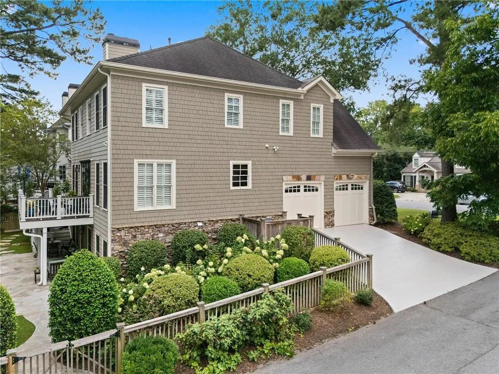 2681 Brookwood Drive Ne, Atlanta, Georgia 30305, 4 Bedrooms Bedrooms, ,4 BathroomsBathrooms,Residential,For Sale,2681 Brookwood Drive Ne,7635324