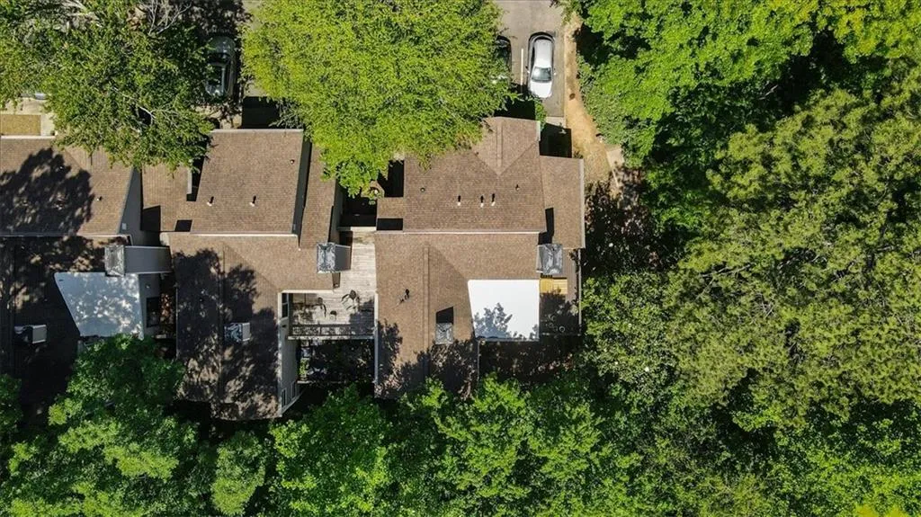 Aerial view of property and surrounding area