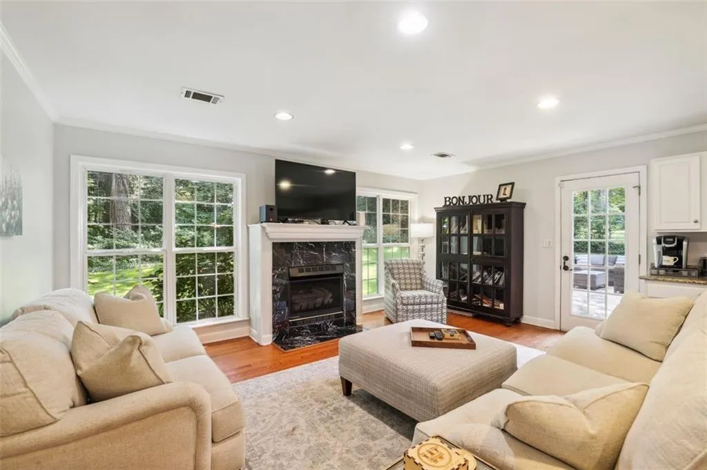 6595 Wright Circle, Sandy Springs, Georgia 30328, 3 Bedrooms Bedrooms, ,3 BathroomsBathrooms,Residential,Sold,6595 Wright Circle,7256243