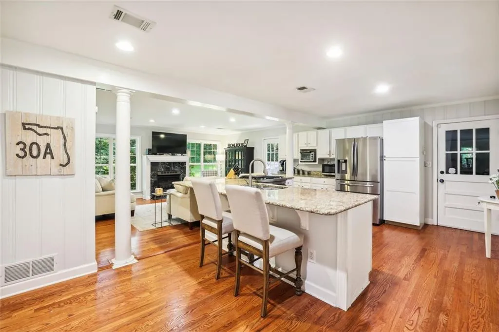 6595 Wright Circle, Sandy Springs, Georgia 30328, 3 Bedrooms Bedrooms, ,3 BathroomsBathrooms,Residential,Sold,6595 Wright Circle,7256243