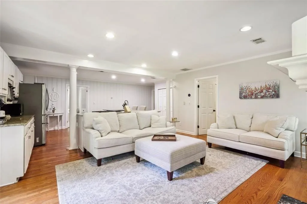6595 Wright Circle, Sandy Springs, Georgia 30328, 3 Bedrooms Bedrooms, ,3 BathroomsBathrooms,Residential,Sold,6595 Wright Circle,7256243
