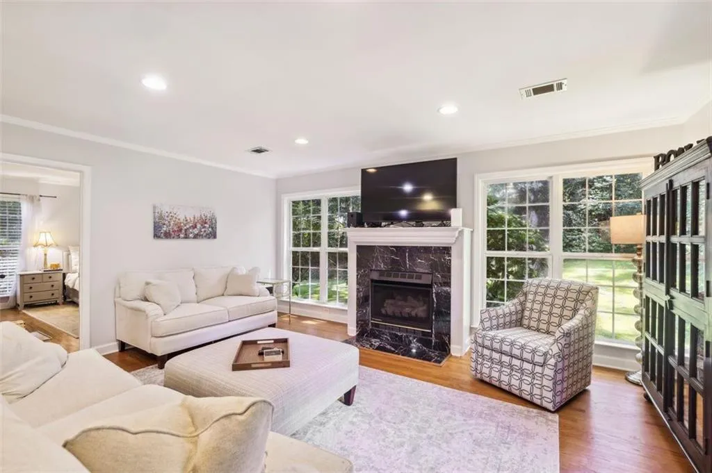 6595 Wright Circle, Sandy Springs, Georgia 30328, 3 Bedrooms Bedrooms, ,3 BathroomsBathrooms,Residential,Sold,6595 Wright Circle,7256243